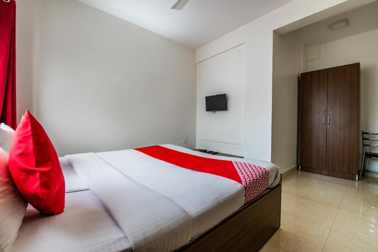 Oyo 68189 Durga Deluxe Hotel Bengaluru Kültér fotó